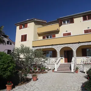 https://cres-sucic-apartments.primorje-gorskikotar.com